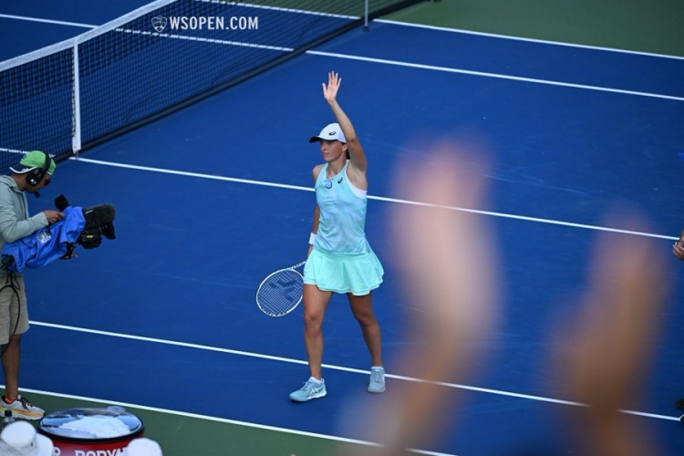 据核心地位 据核心地位