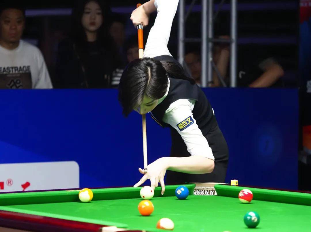 现出对国旗 现出对国旗